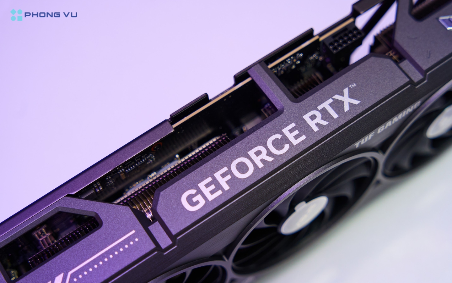 Các công nghệ NVIDIA như G-SYNC (đồng bộ khung hình), Reflex 2 (giảm độ trễ) và Broadcast (hỗ trợ stream) cải thiện trải nghiệm