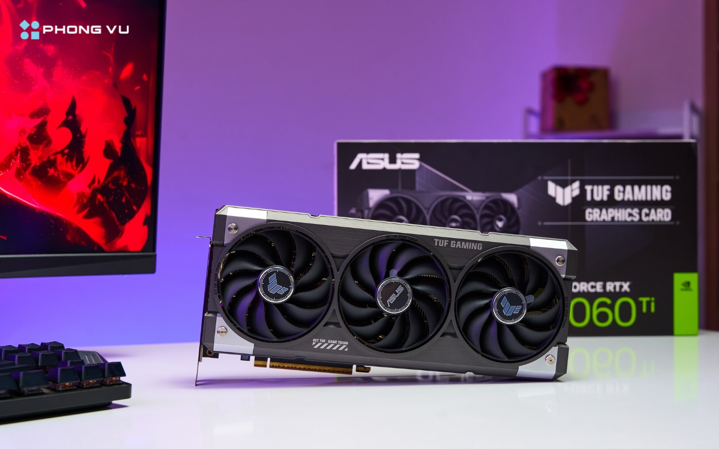 Card có kích thước 302 x 133.5 x 62mm, chiếm 3.1 slot trong case, lớn hơn các card tầm trung