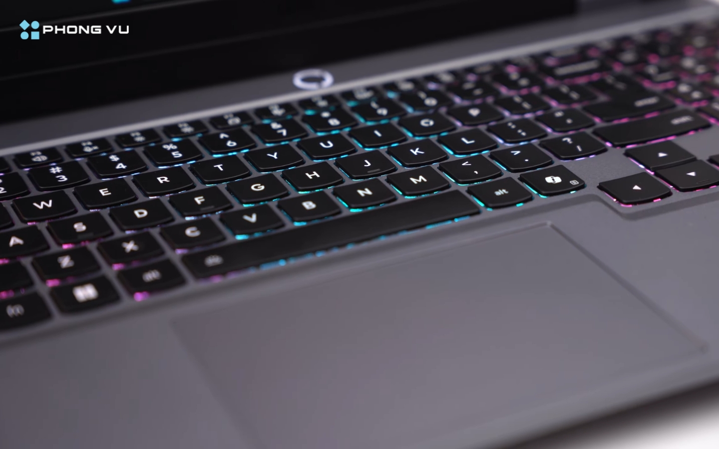 Đánh giá laptop Lenovo LOQ 15AHP10 83JG0047VN: Hiệu năng và tính năng trong phân khúc tầm trung 2 Bàn phím RGB 24 vùng, mang đến trải nghiệm gõ phím thoải mái với hành trình phím sâu