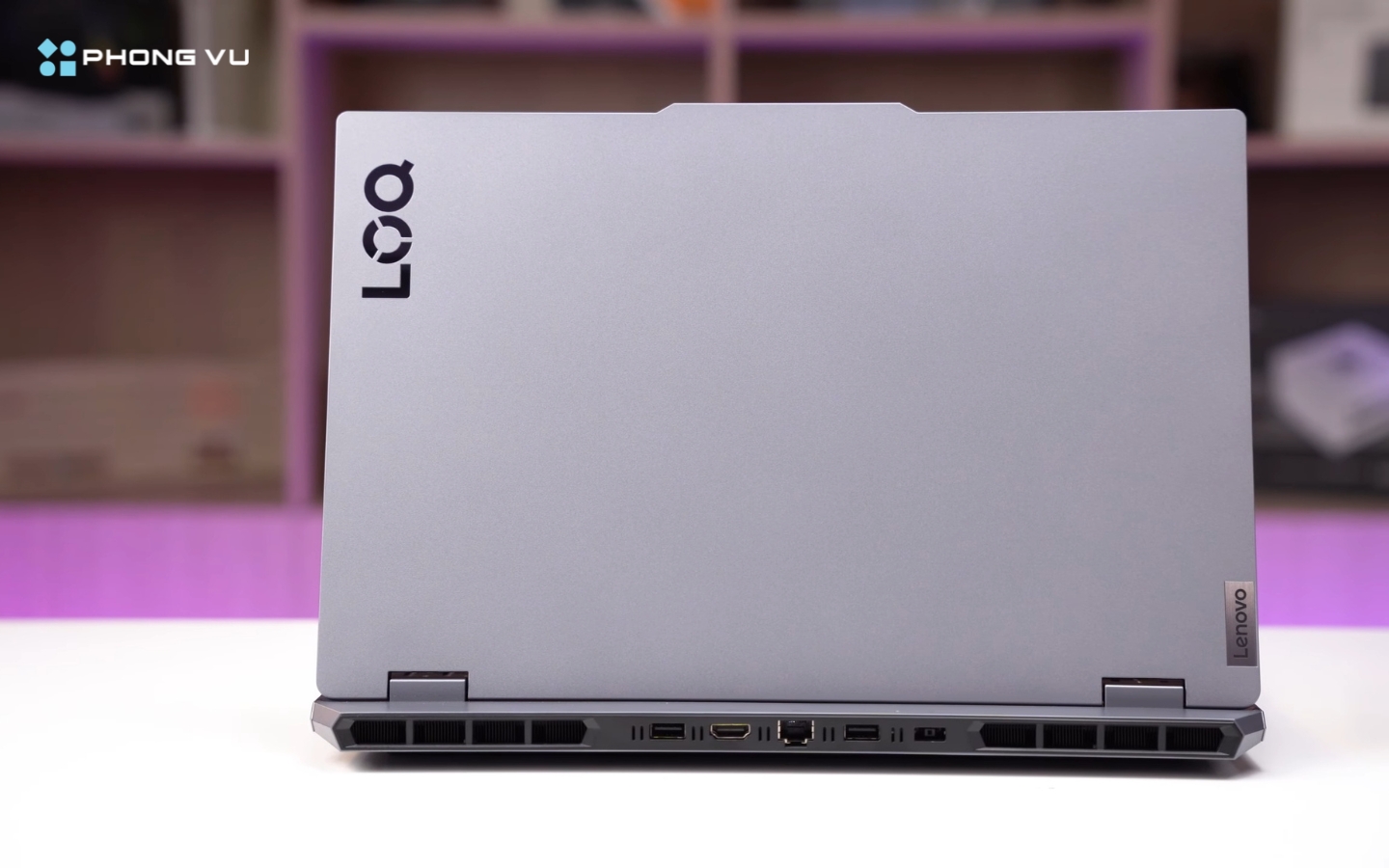 Đánh giá laptop Lenovo LOQ 15AHP10 83JG0047VN: Hiệu năng và tính năng trong phân khúc tầm trung 1 Lenovo LOQ 15AHP10 - 83JG0047VN sở hữu thiết kế đậm chất gaming với màu Luna Grey trẻ trung