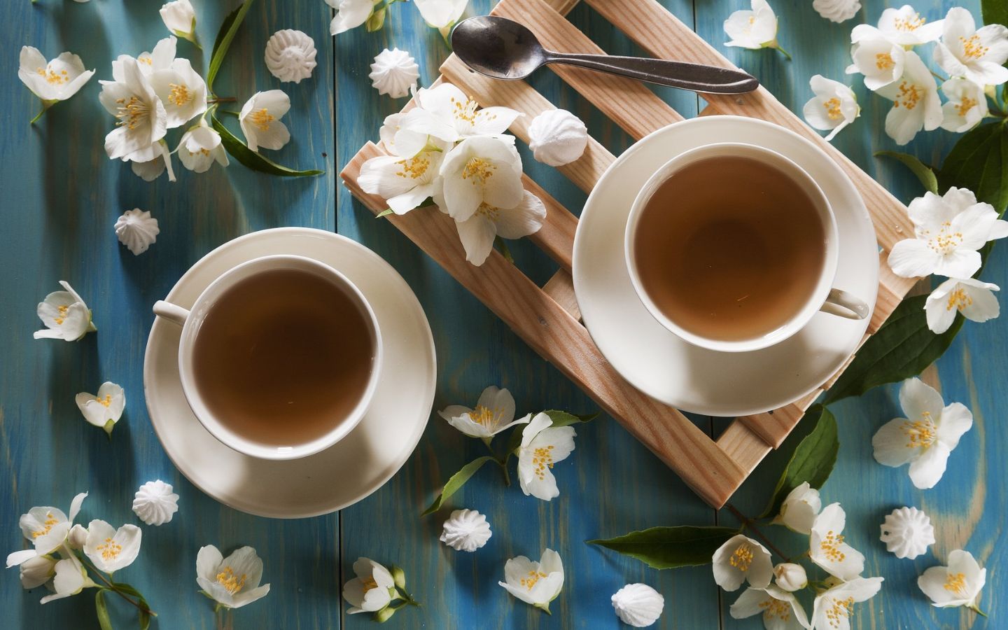 Hương nhài, tách trà buổi sáng