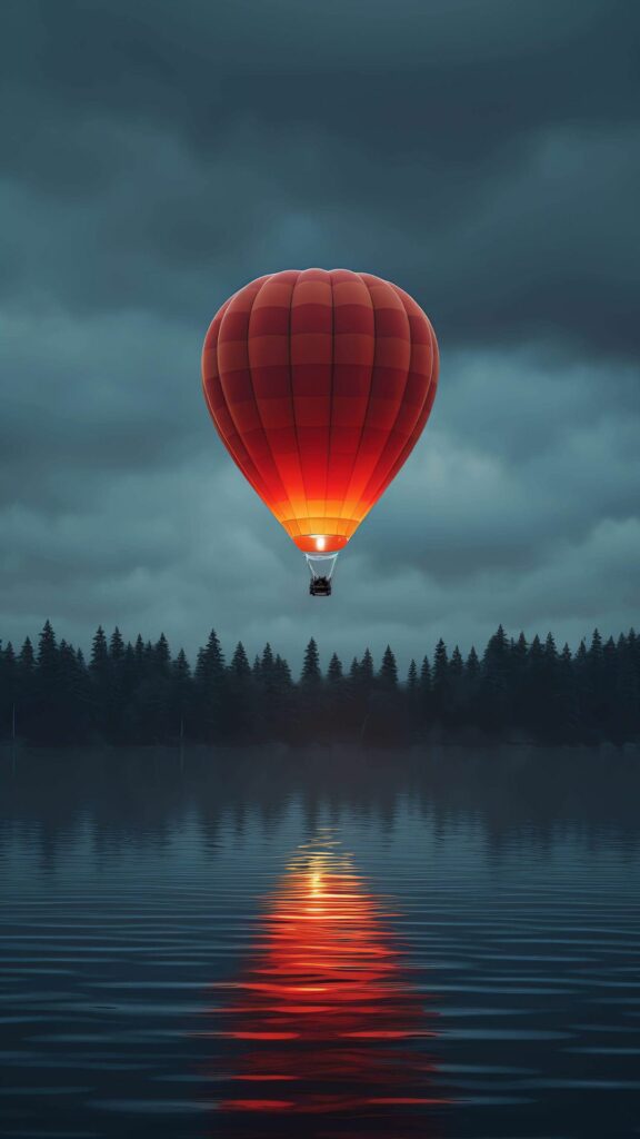 Khinh khí cầu đỏ phản chiếu, lơ lửng trên mặt hồ yên tĩnh