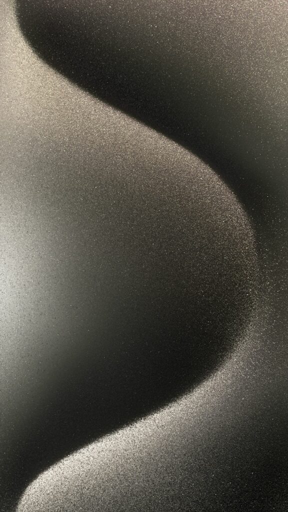 Tương phản tối, cuốn hút