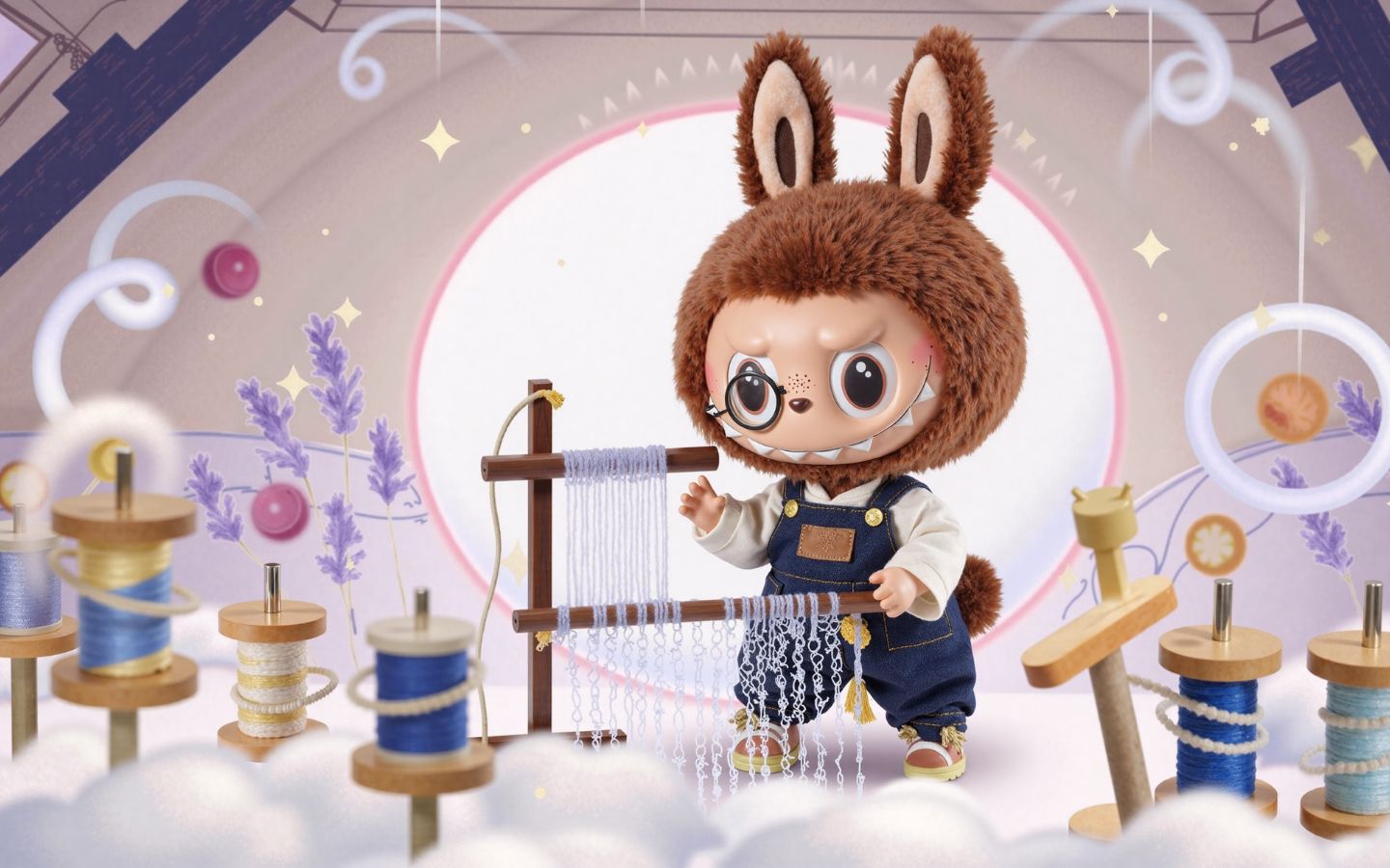 Labubu hóa thợ may, tỉ mỉ bên khung cửi