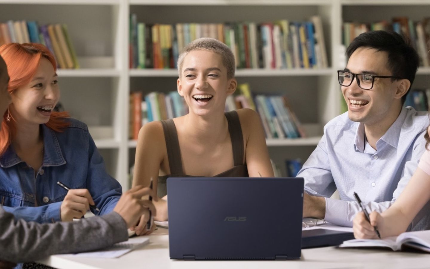 Laptop 14 inch là bao nhiêu cm? Gợi ý laptop 14 inch dưới 20 triệu 2 Laptop 14 inch phù hợp với dân văn phòng, sinh viên và người thường xuyên di chuyển