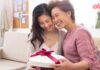 200+ lời chúc 20/10 ngắn gọn, ý nghĩa dành tặng phái đẹp Tặng quà cho mẹ nhân ngày 20/10