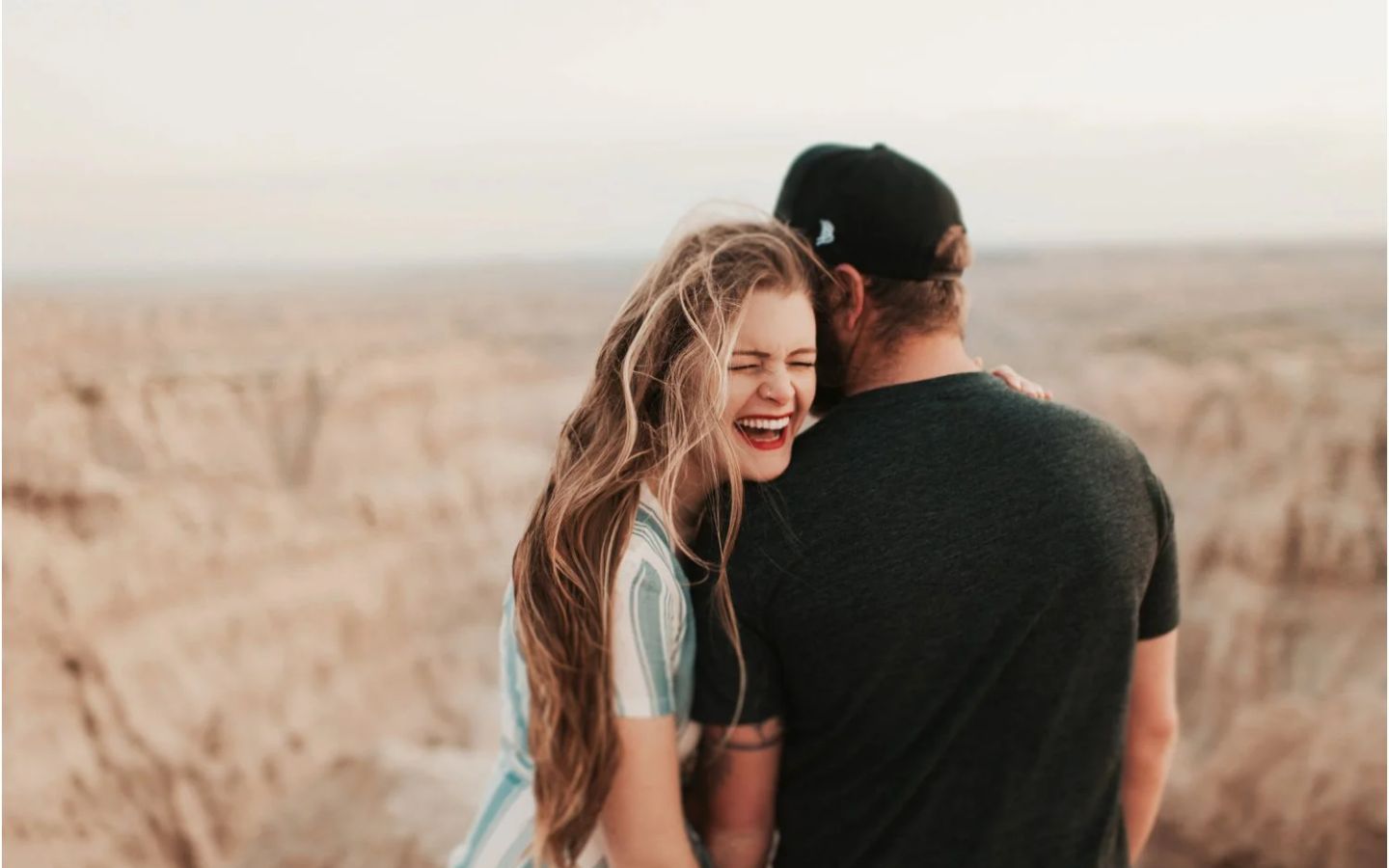 Những câu chúc buổi sáng hài hước giúp tình yêu thêm rộn ràng tiếng cười