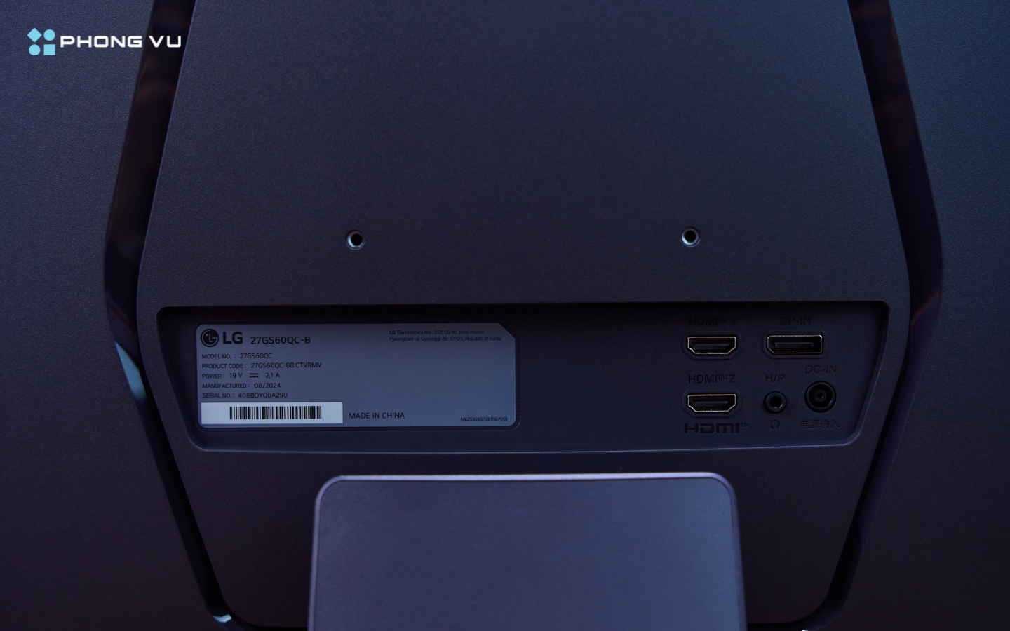 Màn hình cung cấp các tùy chọn kết nối đa dạng, bao gồm 2 cổng HDMI 2.0, 1 cổng DisplayPort 1.4, và 1 cổng Audio Out 3.5mm