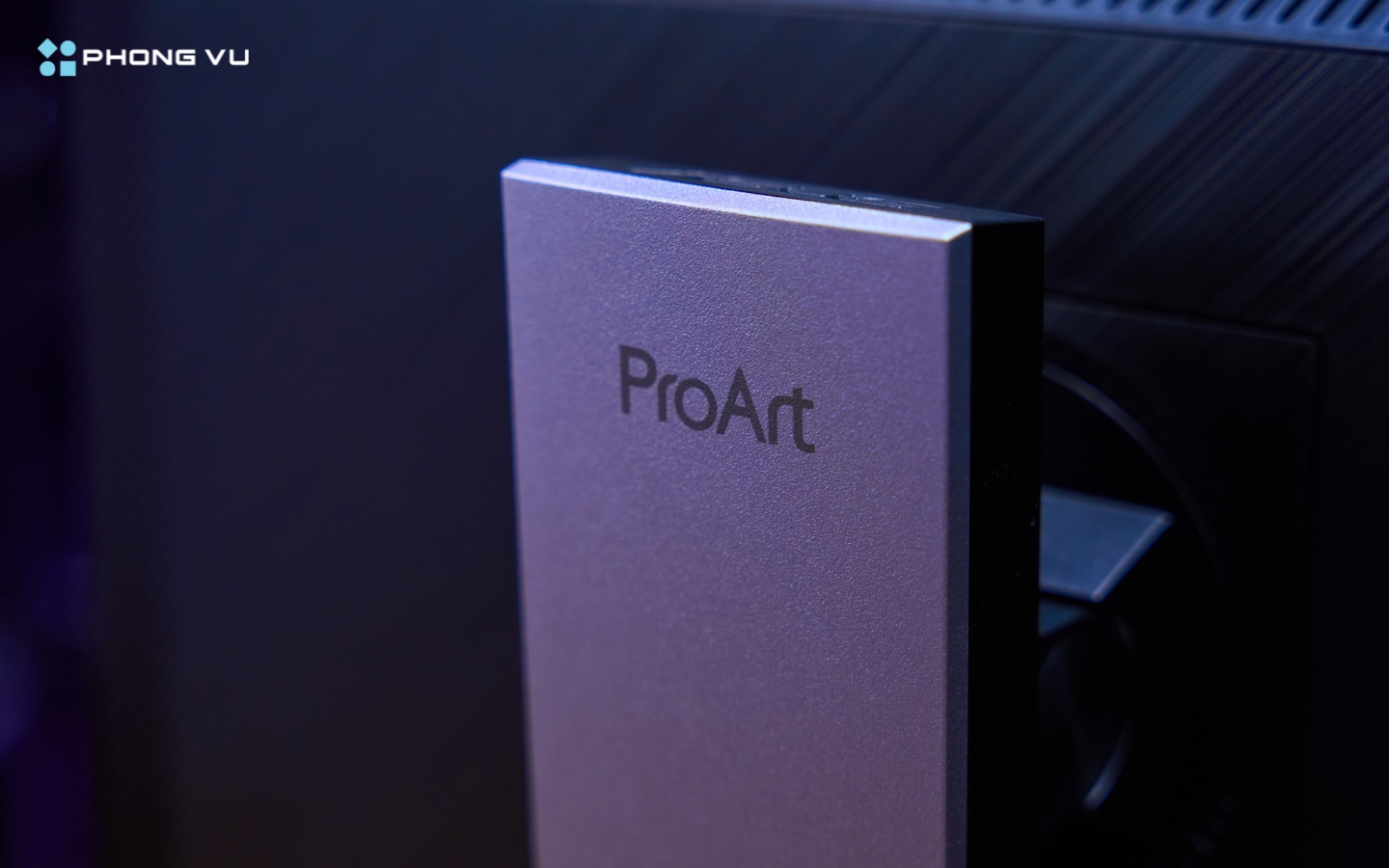 Chân đế của PA248QV được thiết kế chắc chắn, đảm bảo độ ổn định ngay cả khi xoay chuyển nhiều góc độ