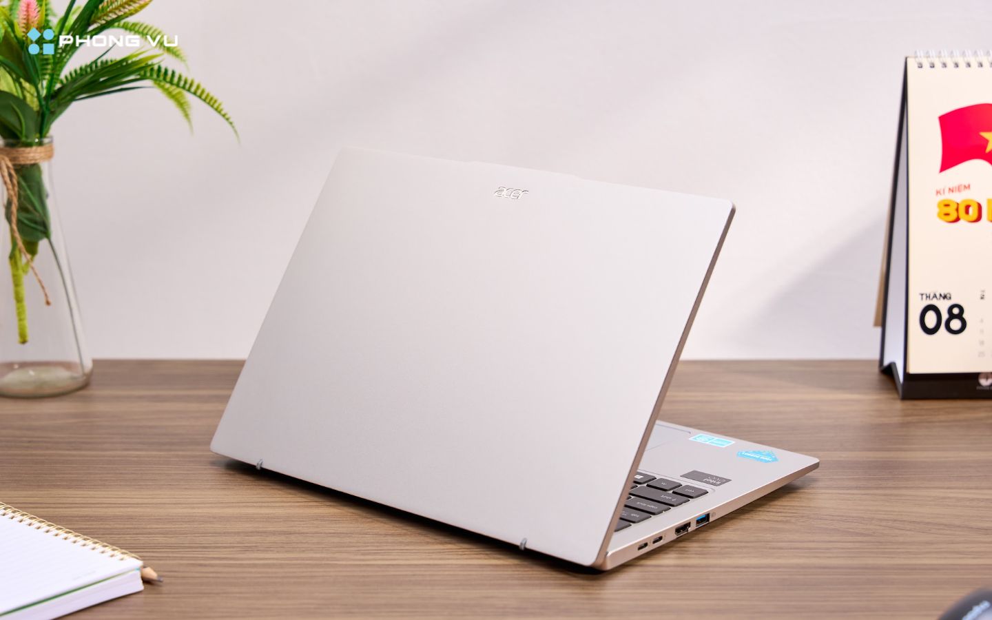 Acer Swift Go 14 AI OLED sở hữu thiết kế tối giản với vỏ kim loại nguyên khối