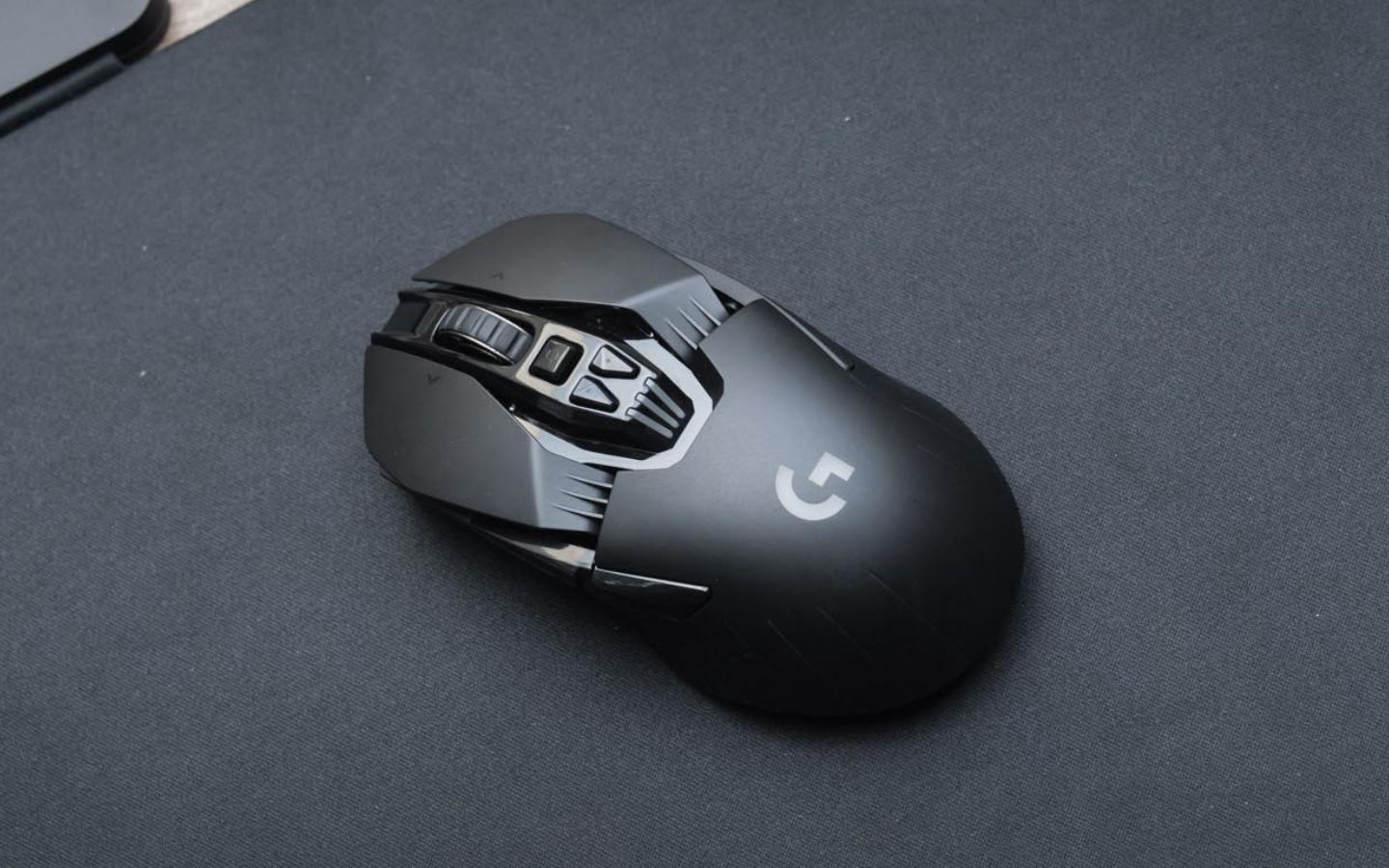 Chuột không dây là món quà tiện ích giúp thầy cô thao tác linh hoạt và giảng dạy hiệu quả hơn