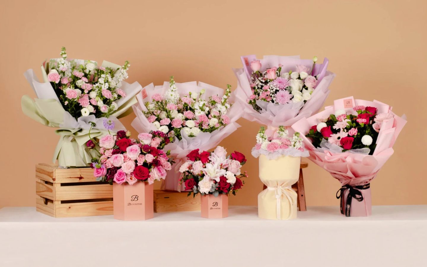 Hoa tươi là món quà truyền thống thể hiện sự tôn kính và lòng biết ơn sâu sắc dành cho thầy cô