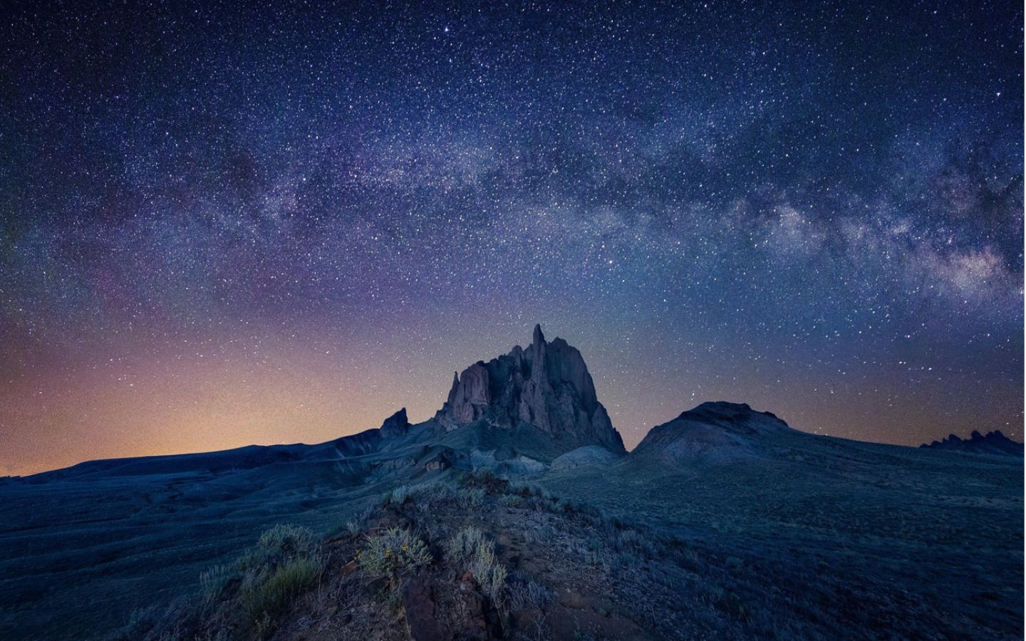 Khối núi hùng vĩ đón sao băng