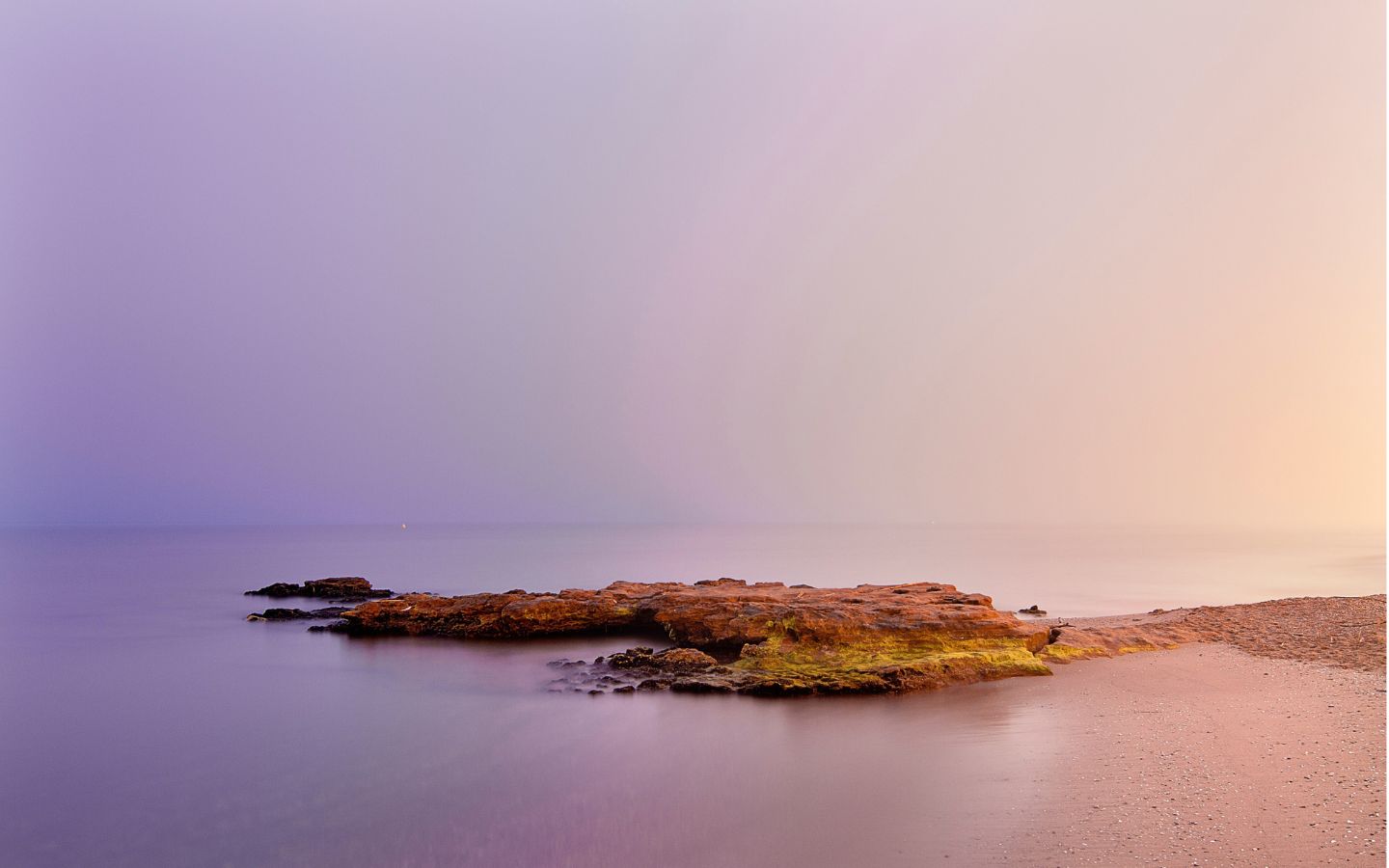 Bình minh pastel hòn đảo nhỏ