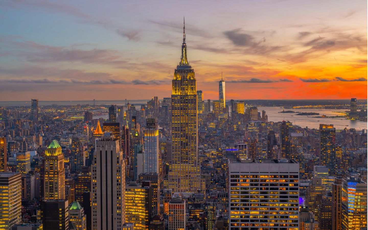 Chạng vạng nhuộm vàng Empire State