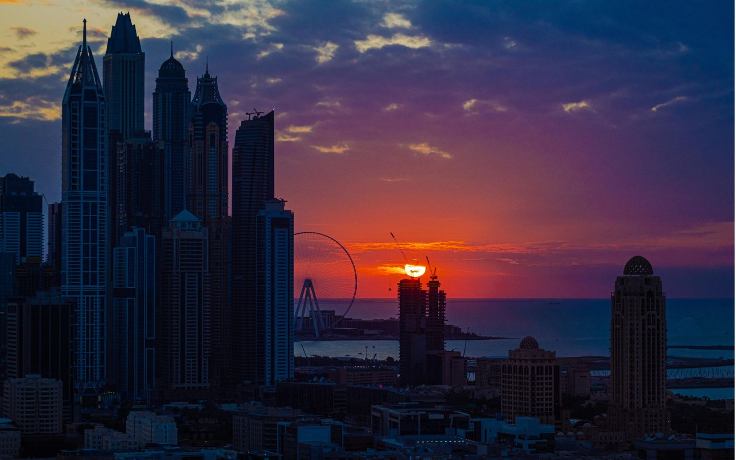 Dubai đỏ rực đón hoàng hôn