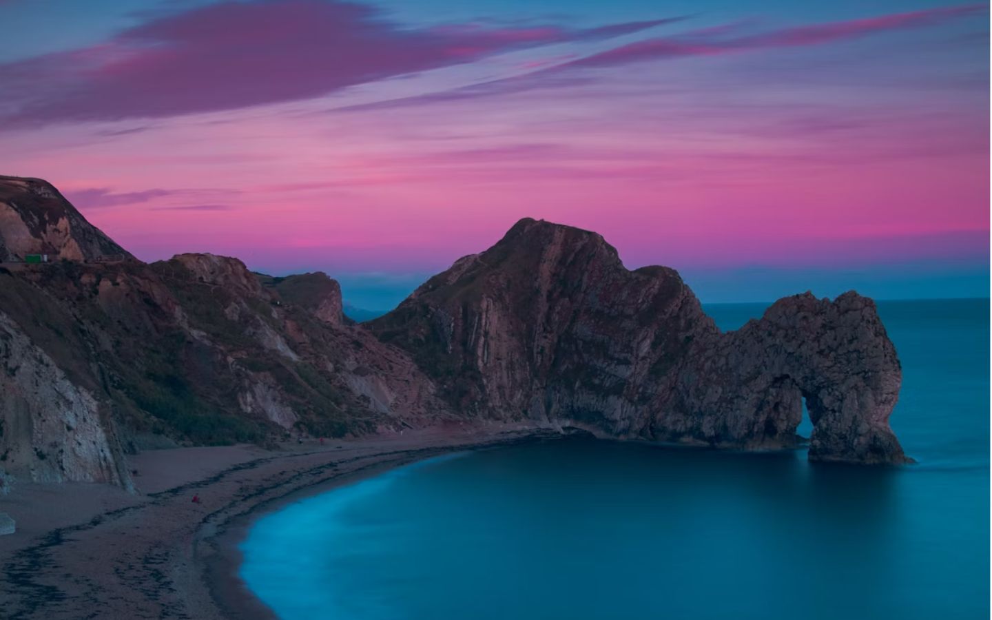 Bờ biển xanh tím đón ráng chiều