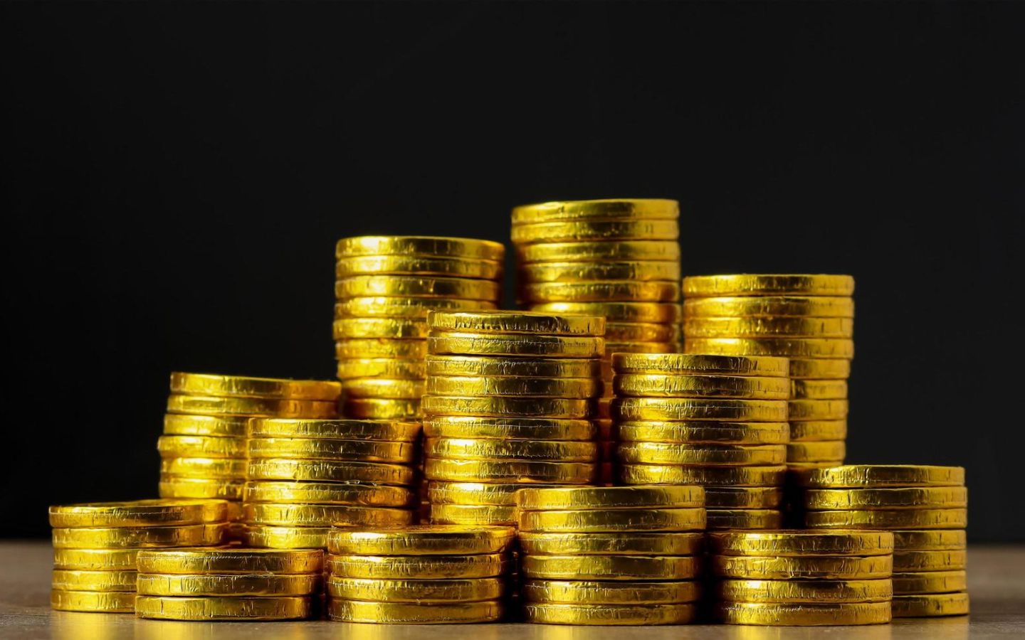 100+ Hình nền mệnh Kim may mắn, thu hút tài lộc cho nam, nữ 69 Chồng tiền vàng chất cao