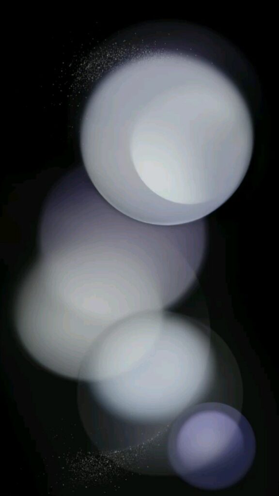 Bong bóng mờ ảo trên nền đen huyền bí