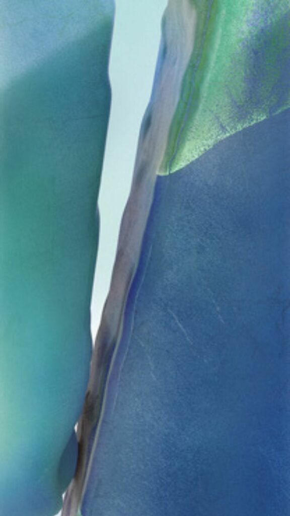 Huyền ảo xanh sẫm tĩnh lặng