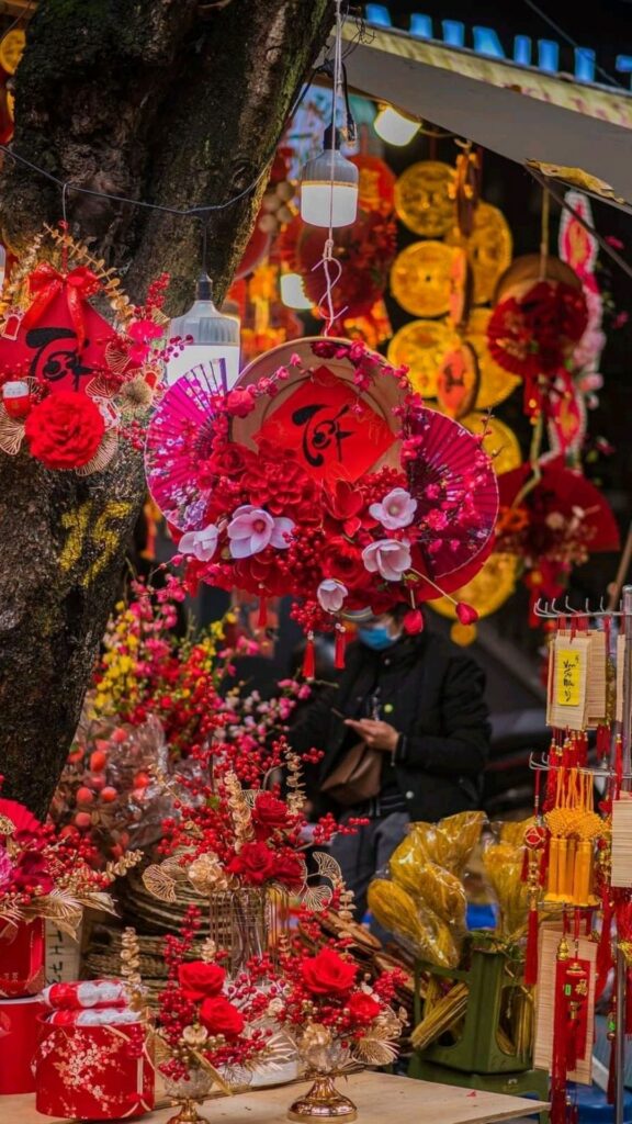 Không khí Tết ngập tràn trên đường phố 