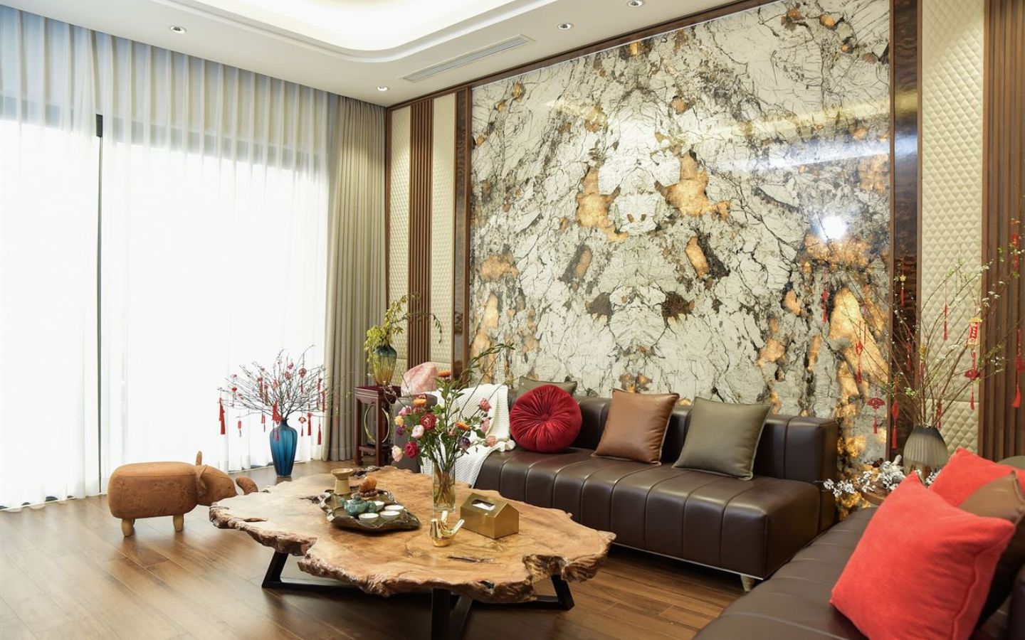 Không gian phòng khách được trang trí đơn giản