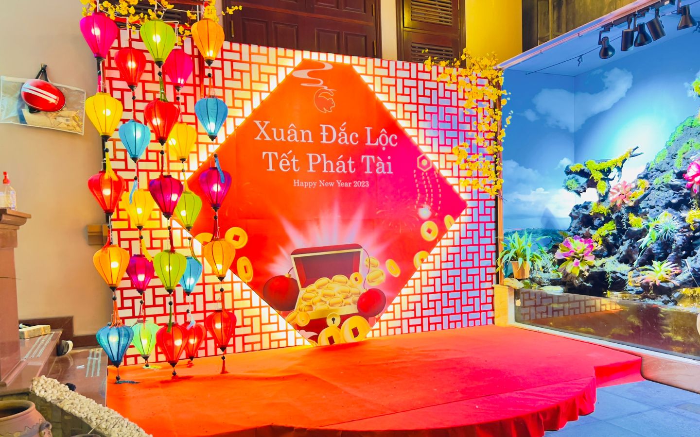 Background trang trí Tết ấn tượng cho văn phòng