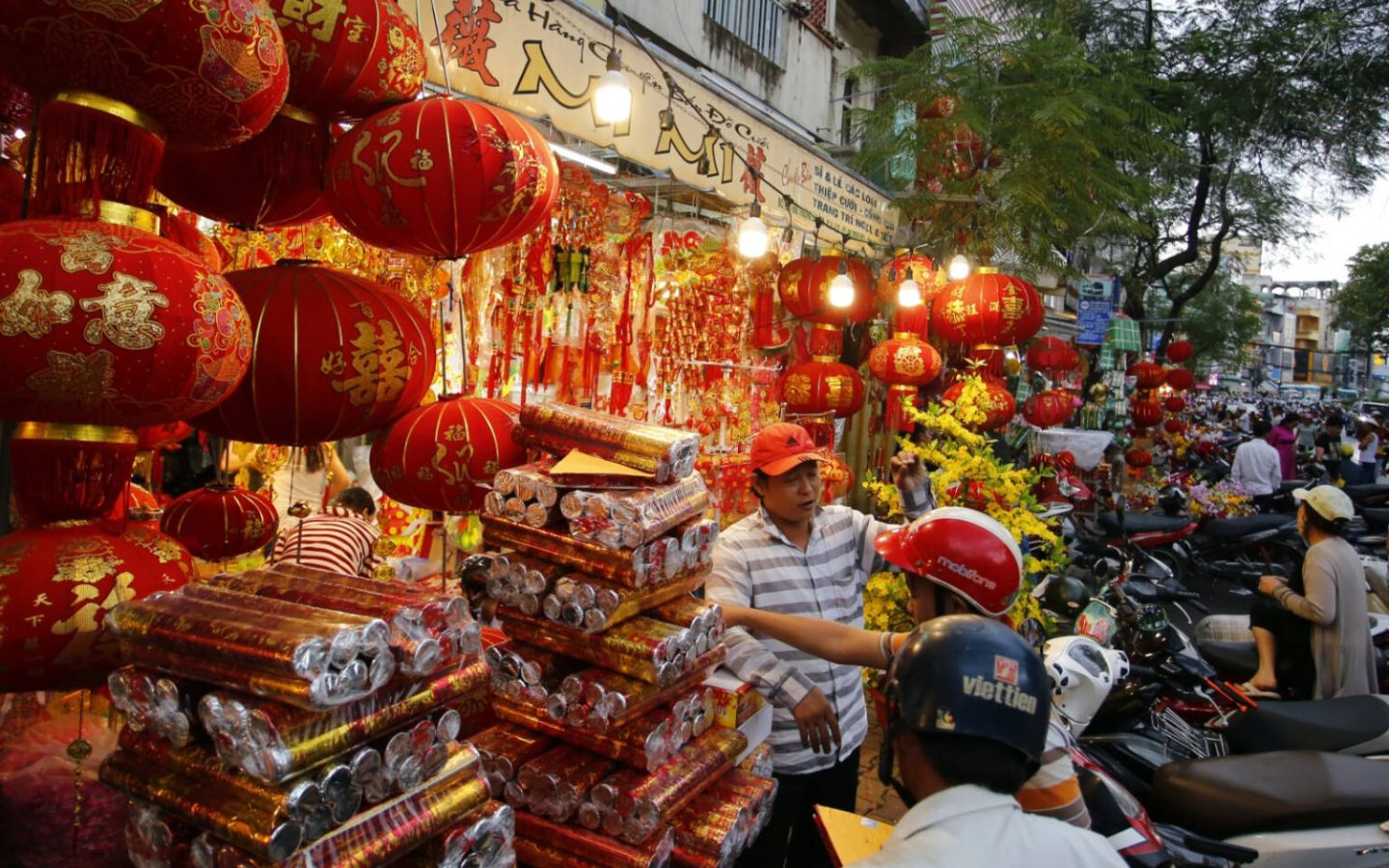 Tết đến xuân về, đừng quên gửi lời chúc chân thành để năm mới thêm ấm áp và trọn vẹn