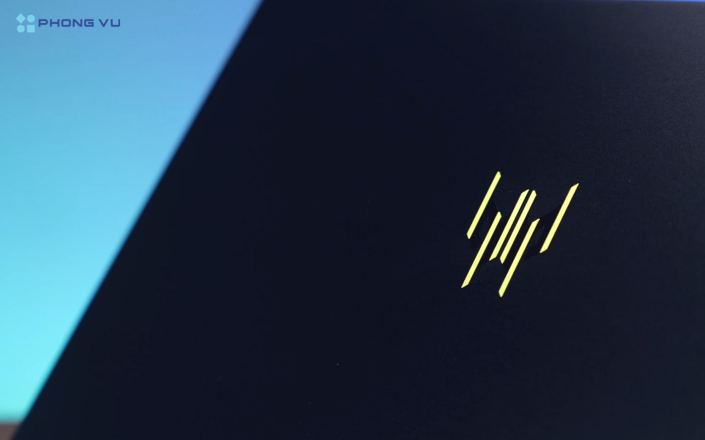 Đánh giá Acer Predator Helios Neo 16 PHN16-73-757W: Laptop gaming màn OLED 2.5K 240Hz siêu đẹp 2 Độ sáng đo thực tế vượt 600 nits, cao hơn thông số 500 nits mà hãng công bố