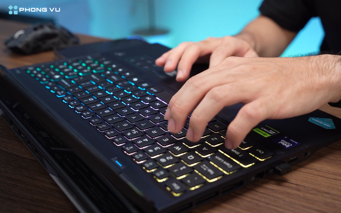 Đánh giá Acer Predator Helios Neo 16 PHN16-73-757W: Laptop gaming màn OLED 2.5K 240Hz siêu đẹp 6 Bàn phím full-size mang đến độ nảy và phản hồi tốt, phù hợp cho cả gaming và gõ văn bản dài