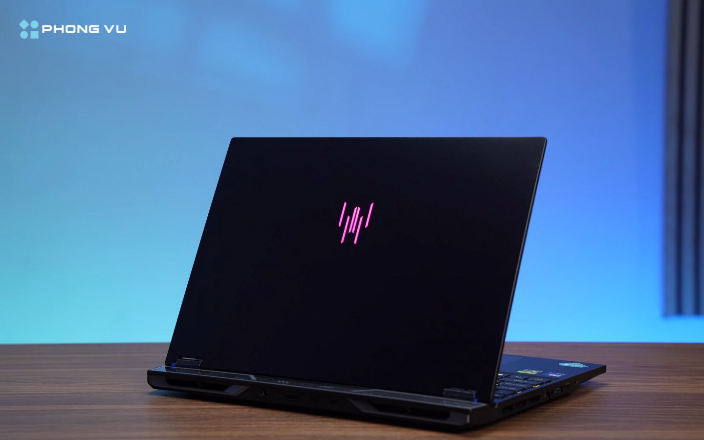 Đánh giá Acer Predator Helios Neo 16 PHN16-73-757W: Laptop gaming màn OLED 2.5K 240Hz siêu đẹp 1 Acer Predator Helios Neo 16 thể hiện ngôn ngữ thiết kế đặc trưng của dòng gaming cao cấp