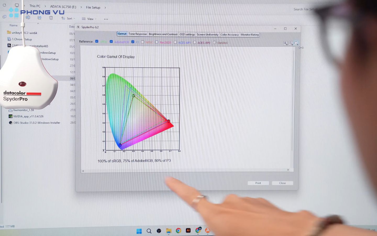 Màn hình đạt 100% sRGB (vượt thông số 99% công bố), 75% Adobe RGB và khoảng 83% DCI-P3
