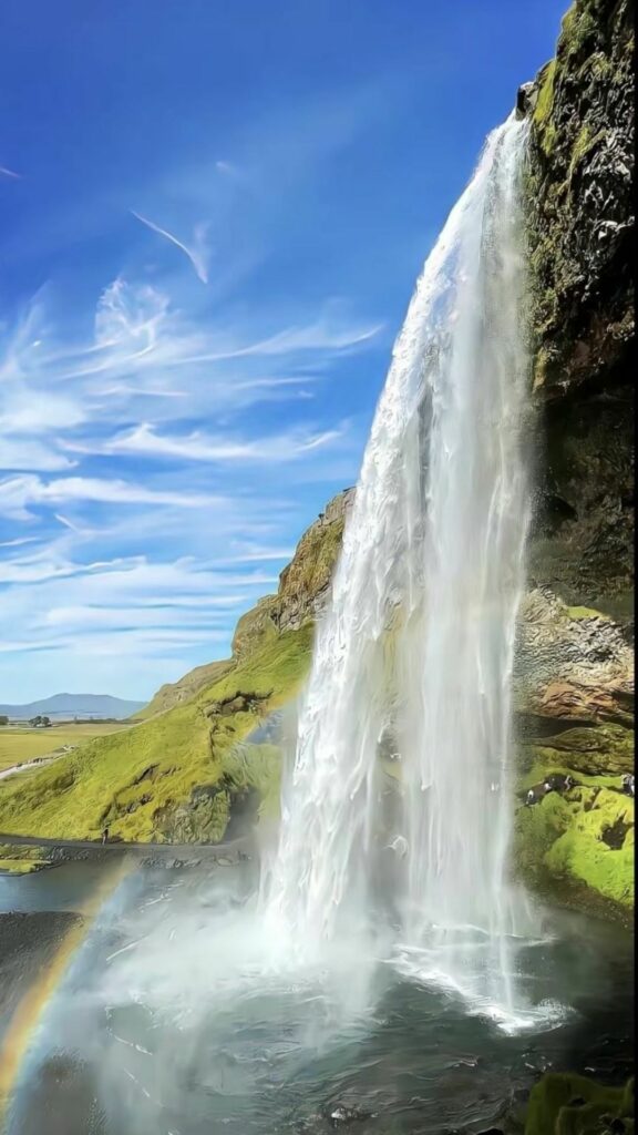 Thác nước và bầu trời 