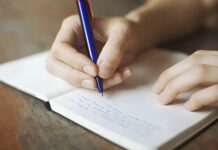 Khai bút đầu năm là gì? Gợi ý cách viết để may mắn cả năm 2026 Khai bút đầu năm là gì?