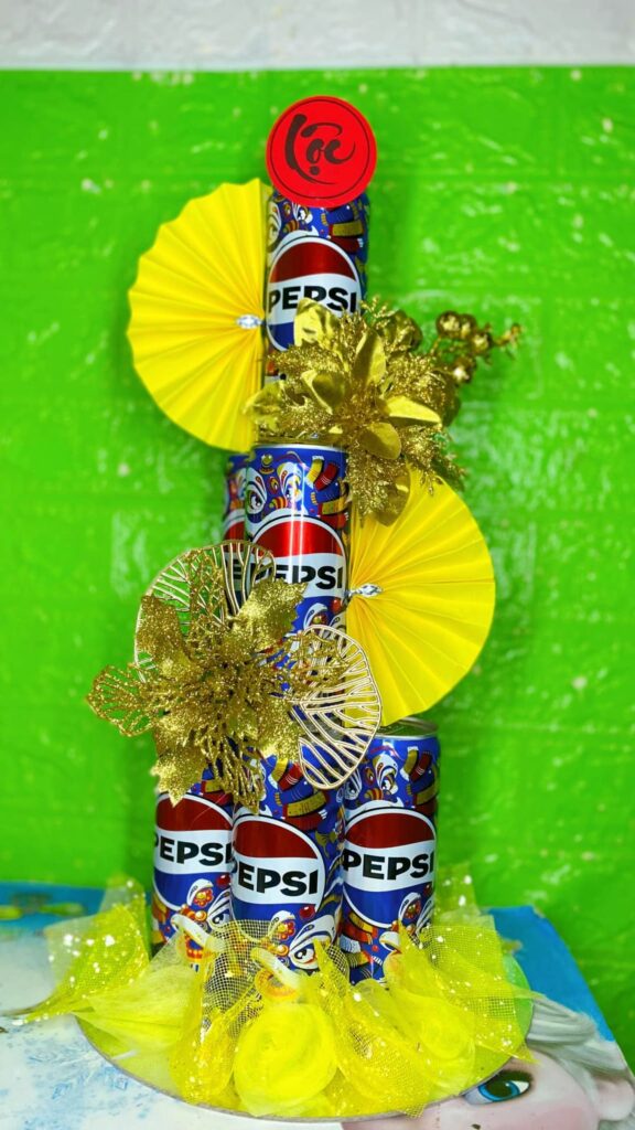 Tháp nước bằng lon Pepsi 