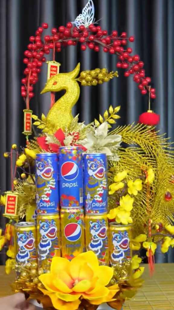 Tháp nước ngọt sang trọng với phụ kiện hình con công