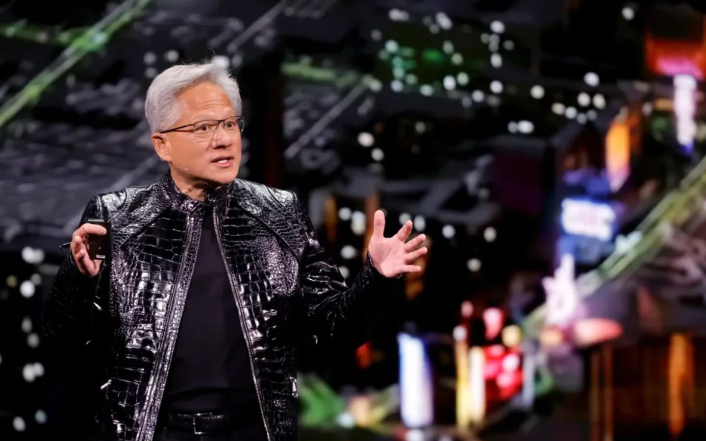 CEO Nvidia chỉ cách không bị mất việc trong thời đại AI