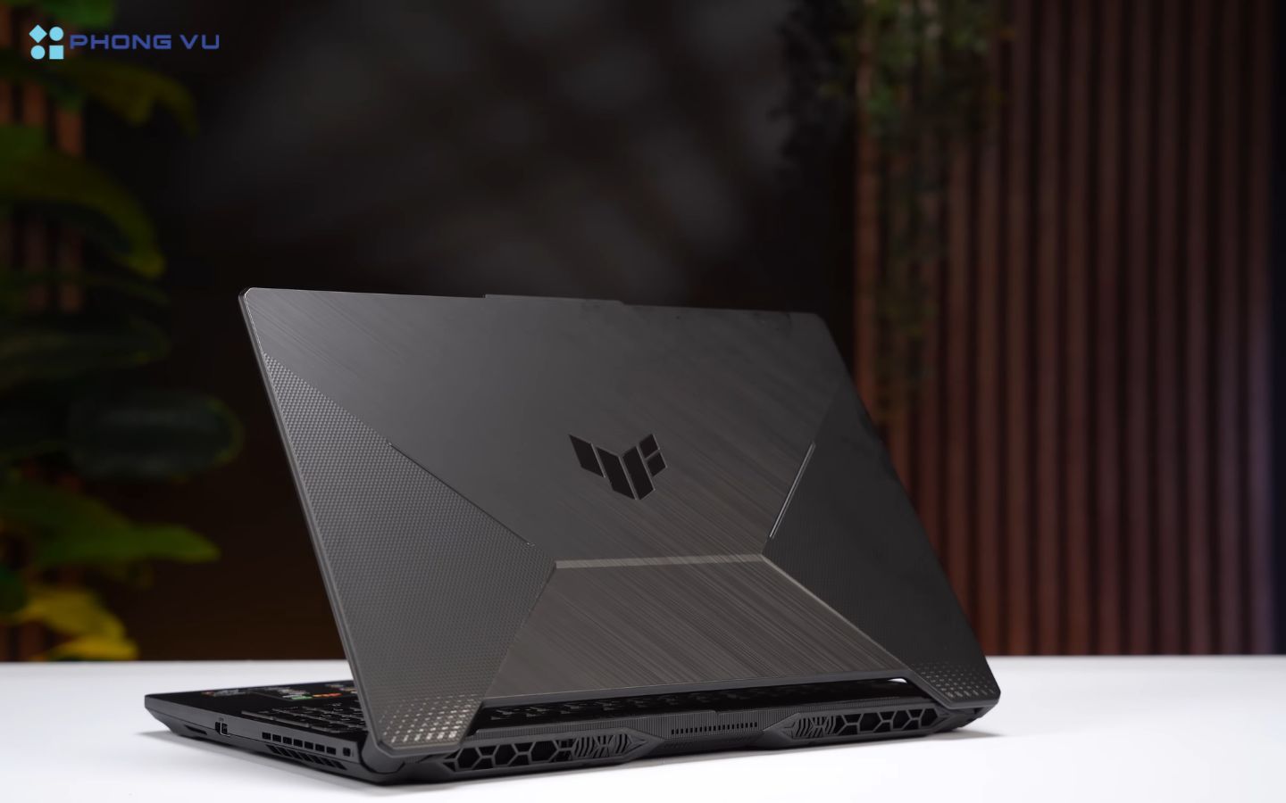Đánh giá Laptop Asus TUF Gaming A15 FA506NCG-HN184W: Lựa chọn Gaming sinh viên đáng mua 6 Laptop Asus TUF Gaming A15 FA506NCG-HN184W có thiết kế vỏ nhựa đạt tiêu chuẩn độ bền quân đội