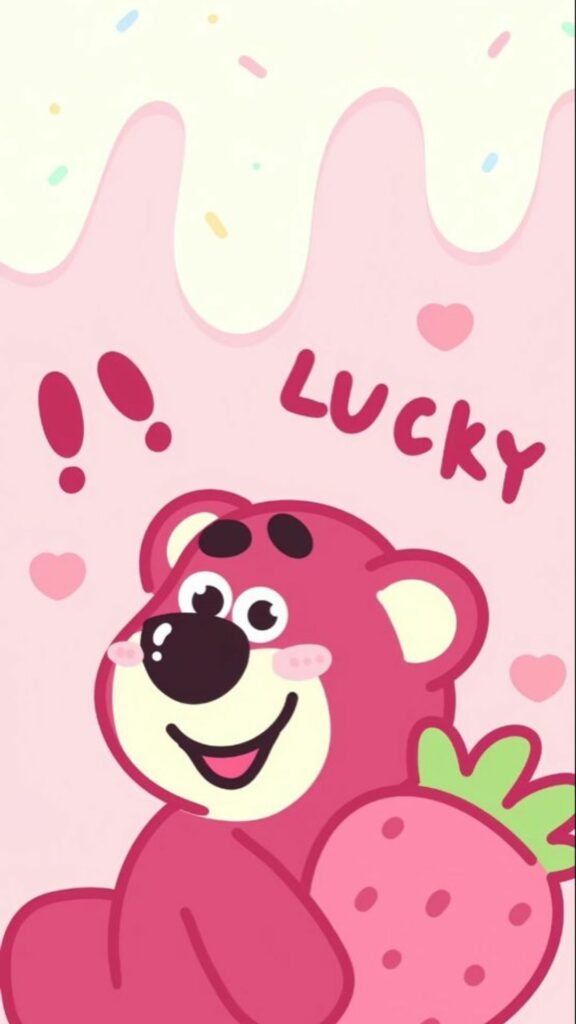 Lotso cười tươi cầm dâu may mắn