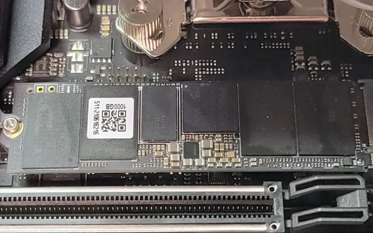 Những cách đơn giản giúp PC bền bỉ giữa cơn bão giá linh kiện 2 Thường xuyên kiểm tra SSD (Nguồn: Tomshardware)