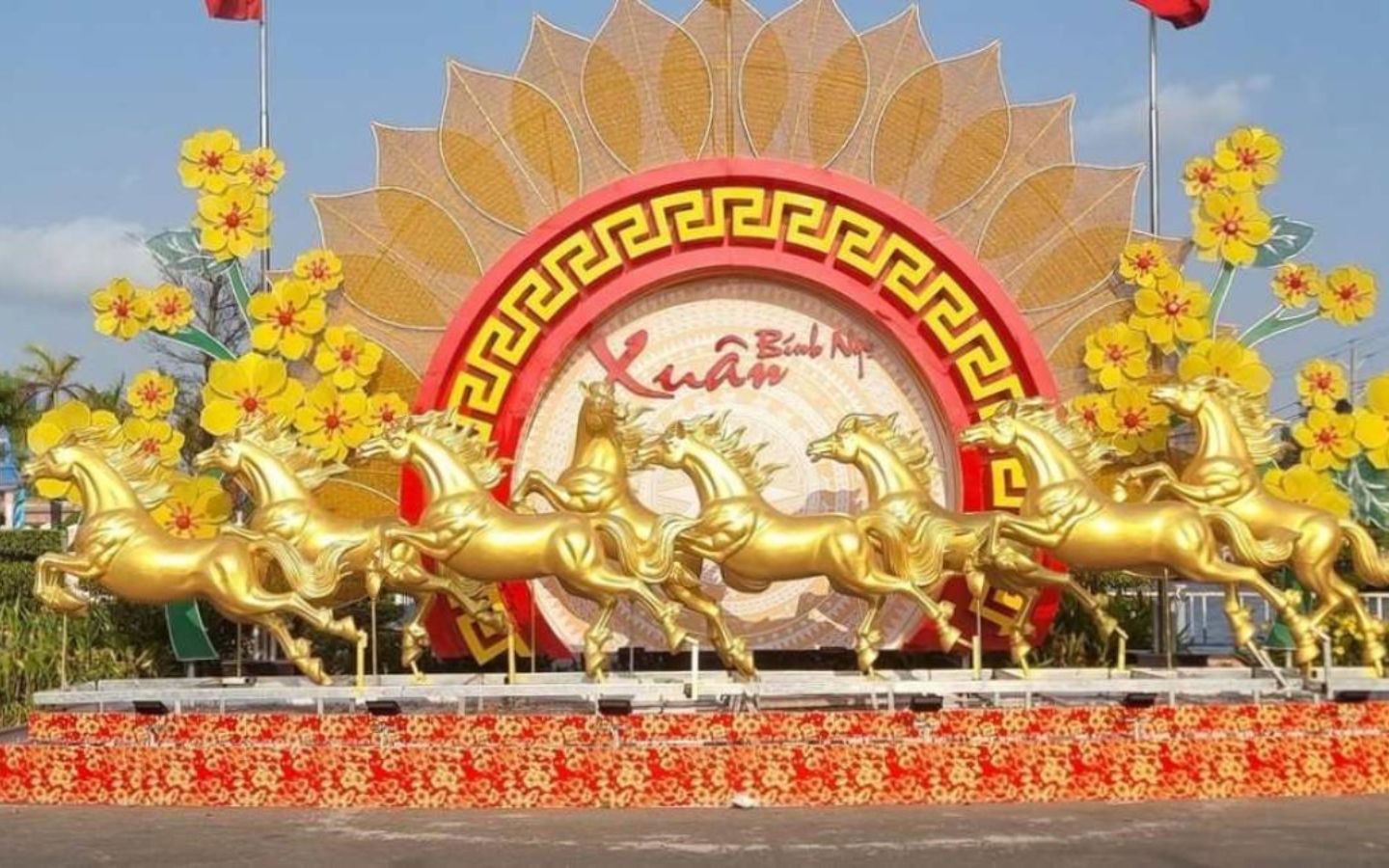 Linh vật ngựa Xuân Bính Ngọ tại Cà Mau rực rỡ sắc màu