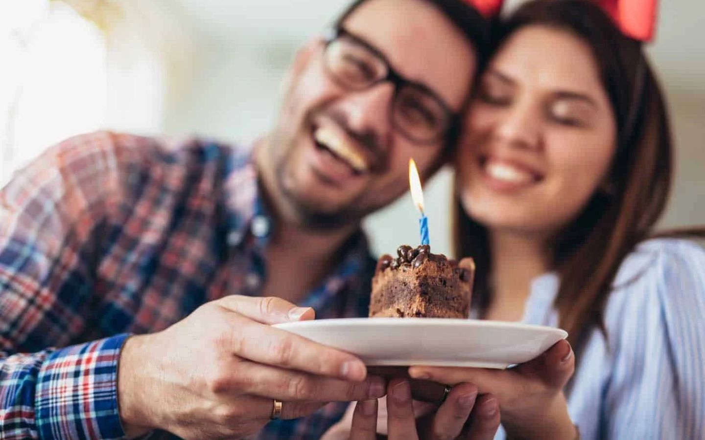 Khoảng cách địa lý không thể làm phai mờ tình cảm vợ chồng