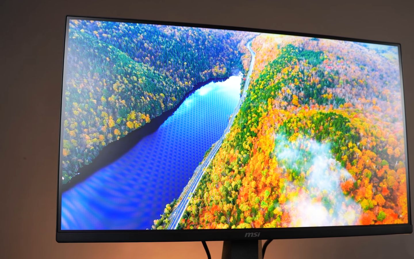 Đánh giá màn hình MSI G255F: Màn hình gaming 180Hz đáng mua dưới 3 triệu đồng 4 Màn hình màu sắc rực rỡ với 99% sRGB