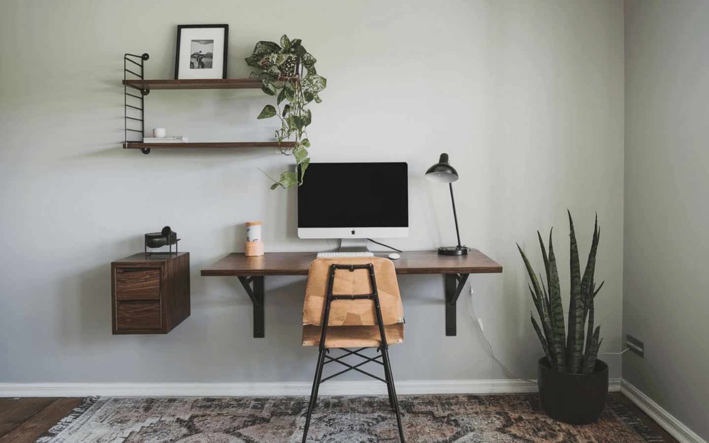 70+ Ý tưởng setup góc làm việc tối giản, đẹp mắt 15 Thiết kế tối giản treo tường giúp tiết kiệm diện tích, phù hợp cho những không gian nhỏ