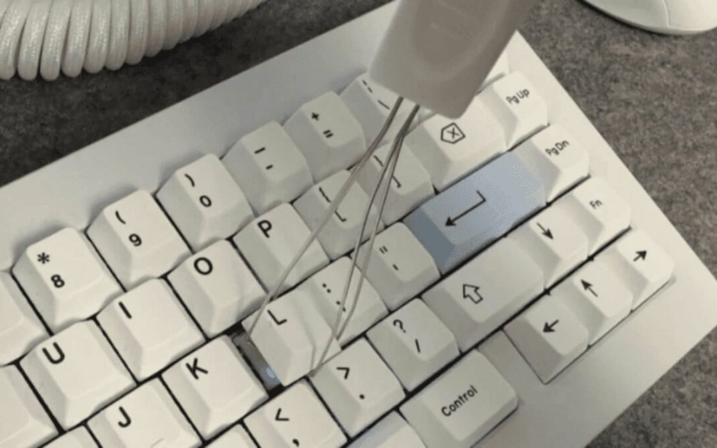Bạn nên hạn chế tháo lắp switch liên tục nhằm đảm bảo độ bền cho bàn phím