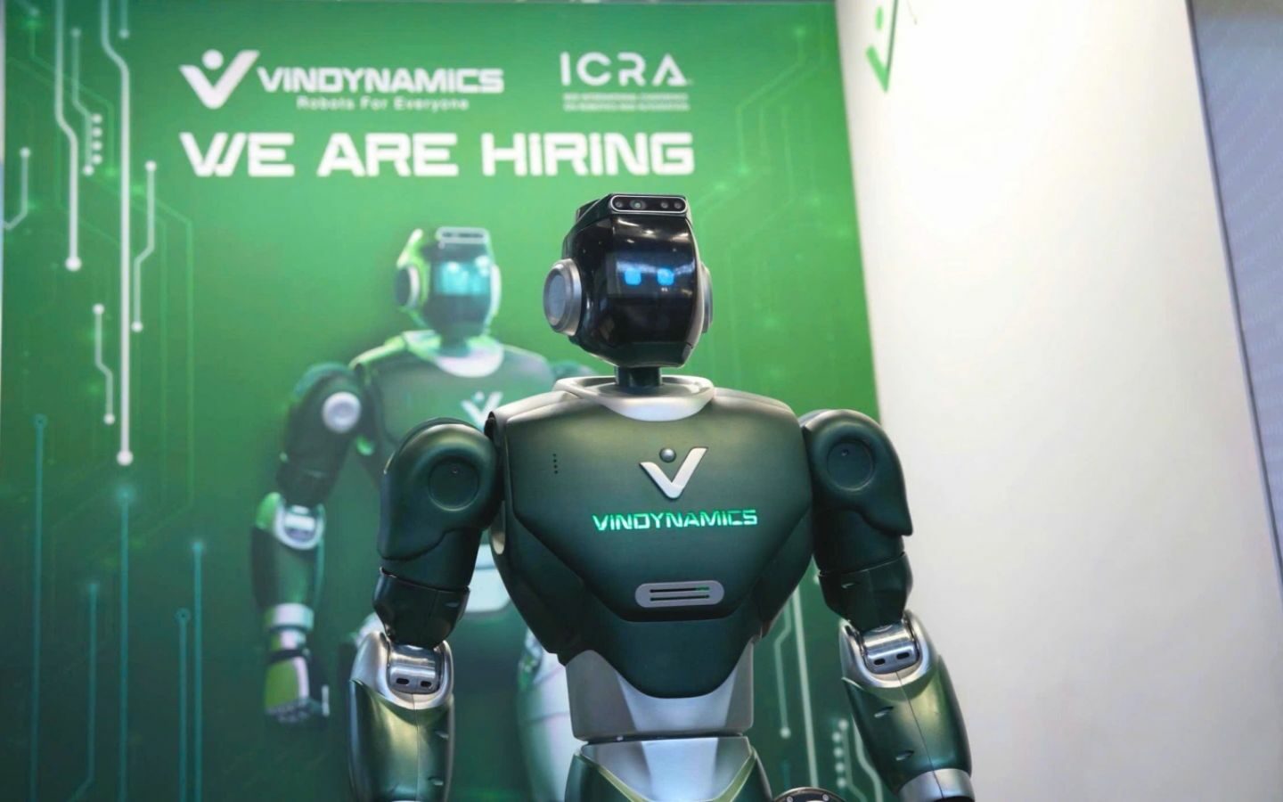 vindynamics ra mat robot hinh nguoi dyno 1
