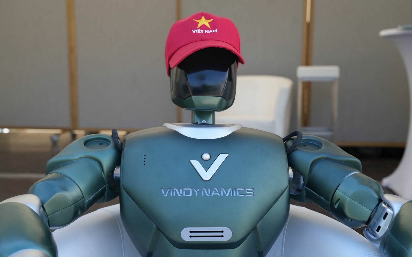 vindynamics ra mat robot hinh nguoi dyno 4