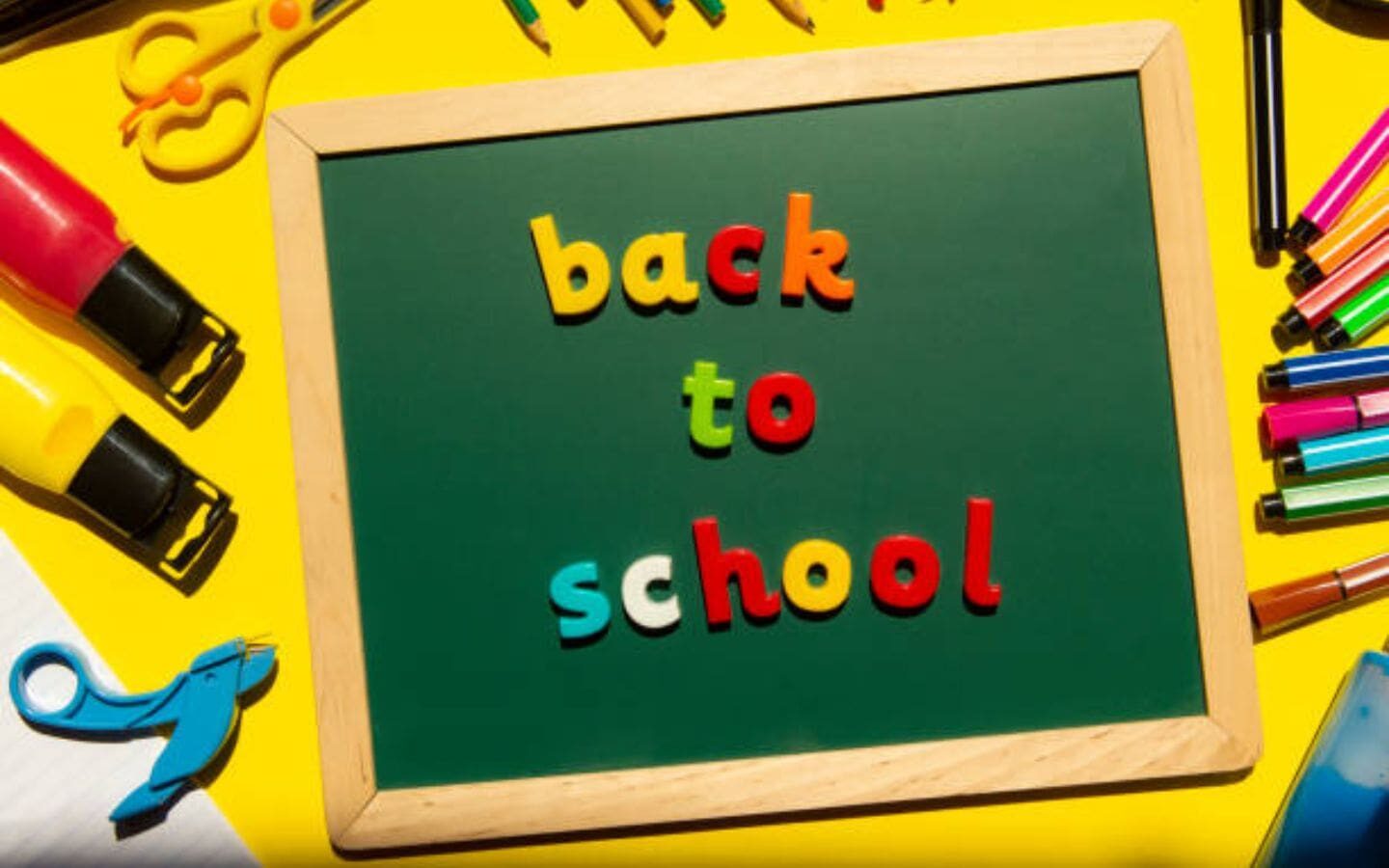 Tổng hợp Back To School Background 2026 Full HD, miễn phí 3 Bảng đen dễ thương cùng những chữ cái sắc màu