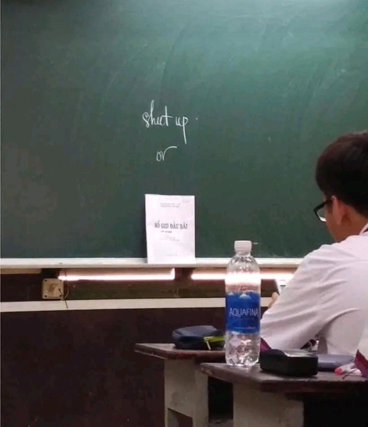Dòng chữ trên bảng nói hộ tâm trạng cả lớp