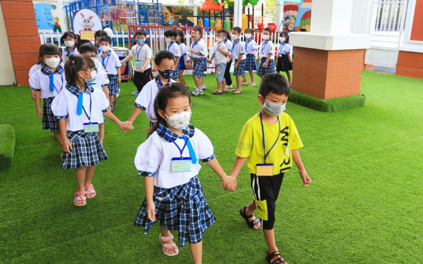 50+ hình ảnh Back to School mới nhất 2026 11 Học sinh tự tin bước vào năm học với nhiều mục tiêu mới